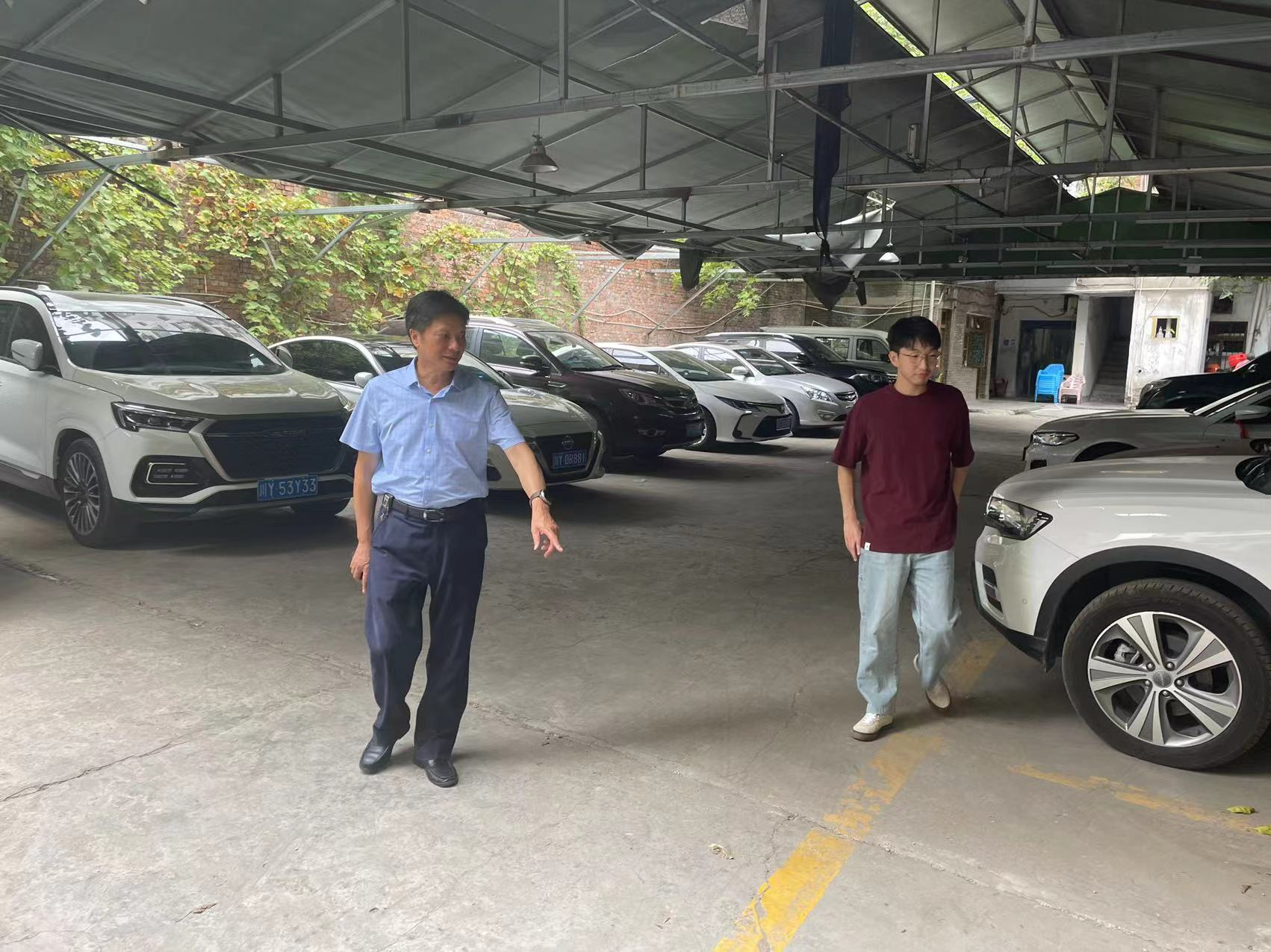 集團(tuán)黨委書記、董事長許大政深入 “包?！鄙鐓^(qū)開展創(chuàng)文督導(dǎo)工作